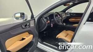 Volvo XC60 B5 Ultra Bright 2025 года из Южной Кореи