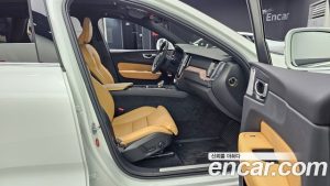 Volvo XC60 B5 Ultra Bright 2025 года из Южной Кореи