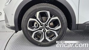 Renault-KoreaSamsung XM3 1.6 E-TECH Inspire 2023 года из Южной Кореи