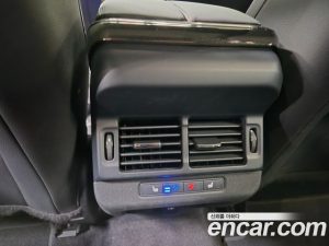 Land Rover Range Rover Evoque P250 Dynamic SE 2025 года из Южной Кореи