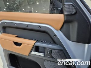 Land Rover Defender 110 P400 X 2024 года из Южной Кореи