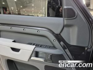 Land Rover Defender 110 D250 X- SE 2025 года из Южной Кореи