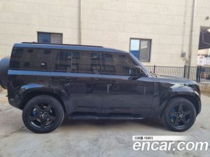 Land Rover Defender 110 P300 X- SE 2023 года из Южной Кореи