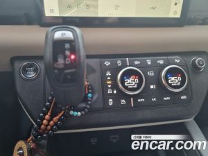 Land Rover Defender 110 P300 X- SE 2023 года из Южной Кореи