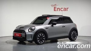 Mini Cooper CLASSIC COMFORT PACK 2023 года из Южной Кореи