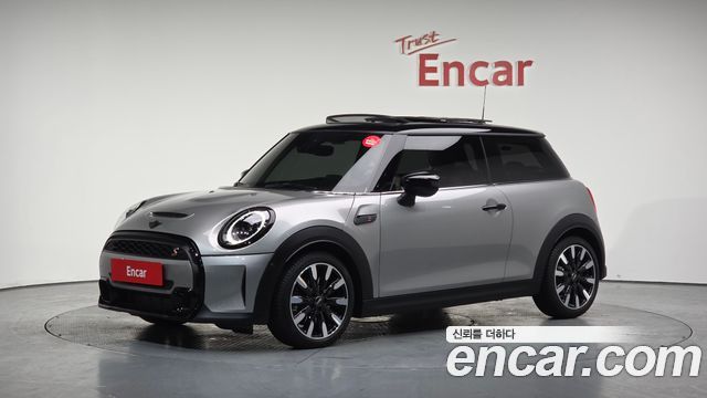 Mini Cooper CLASSIC COMFORT PACK 2023 года из Кореи