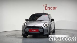 Mini Cooper CLASSIC COMFORT PACK 2023 года из Южной Кореи