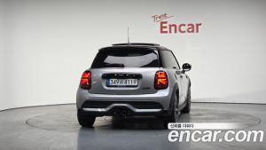Mini Cooper CLASSIC COMFORT PACK 2023 года из Южной Кореи