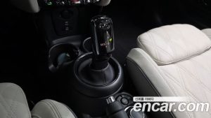 Mini Cooper CLASSIC COMFORT PACK 2023 года из Южной Кореи