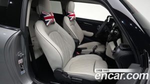 Mini Cooper CLASSIC COMFORT PACK 2023 года из Южной Кореи