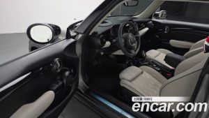Mini Cooper CLASSIC COMFORT PACK 2023 года из Южной Кореи
