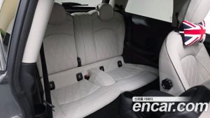 Mini Cooper CLASSIC COMFORT PACK 2023 года из Южной Кореи