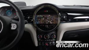 Mini Cooper CLASSIC COMFORT PACK 2023 года из Южной Кореи