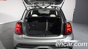 Mini Cooper CLASSIC COMFORT PACK 2023 года из Южной Кореи
