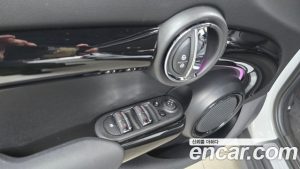 Mini Cooper 5Door CLASSIC 2023 года из Южной Кореи