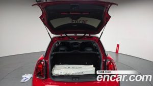 Mini Cooper CLASSIC 2023 года из Южной Кореи