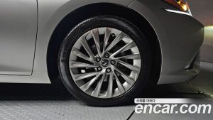 Lexus ES Luxury Plus 2022 года из Южной Кореи