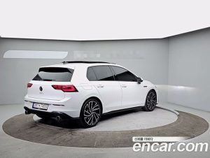 Volkswagen Golf 2.0 GTI 2024 года из Южной Кореи