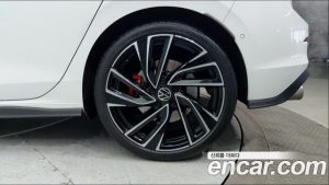 Volkswagen Golf 2.0 GTI 2024 года из Южной Кореи