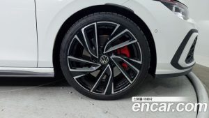 Volkswagen Golf 2.0 GTI 2024 года из Южной Кореи