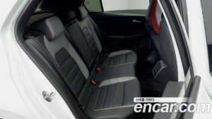 Volkswagen Golf 2.0 GTI 2024 года из Южной Кореи