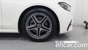 Mercedes-Benz E-Class E250 AMG Line 2023 года из Южной Кореи
