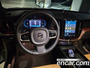 Volvo XC60 B5 Ultra Bright 2025 года из Южной Кореи