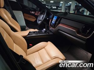 Volvo XC60 B5 Ultra Bright 2025 года из Южной Кореи