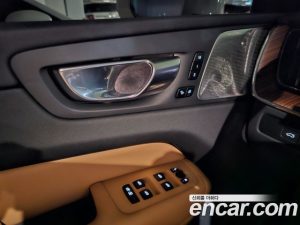 Volvo XC60 B5 Ultra Bright 2025 года из Южной Кореи