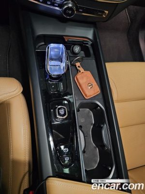 Volvo XC60 B5 Ultra Bright 2025 года из Южной Кореи