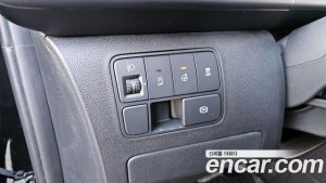 Hyundai Staria Tourer 11-Seater 2025 года из Южной Кореи