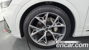 Audi Q8 50 TDI 4WD Premium 2023 года из Южной Кореи