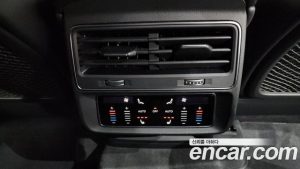 Audi Q8 50 TDI 4WD Premium 2023 года из Южной Кореи