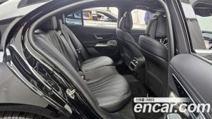 Mercedes-Benz E-Class E350e 4MATIC 2025 года из Южной Кореи