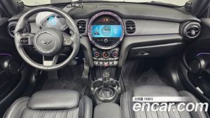 Mini Cooper Convertible Seaside Edition 2023 года из Южной Кореи