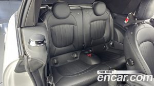 Mini Cooper Convertible Seaside Edition 2023 года из Южной Кореи