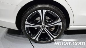 Mercedes-Benz C-Class C300 4MATIC Avantgarde 2023 года из Южной Кореи