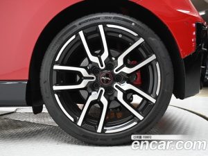 Mini Cooper JCW 2025 года из Южной Кореи
