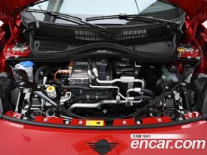 Mini Cooper JCW 2025 года из Южной Кореи