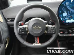 Mini Cooper JCW 2025 года из Южной Кореи