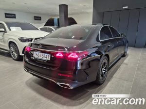 Mercedes-Benz E-Class E300 4MATIC AMG Line 2025 года из Южной Кореи