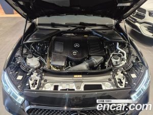 Mercedes-Benz E-Class E300 4MATIC AMG Line 2025 года из Южной Кореи