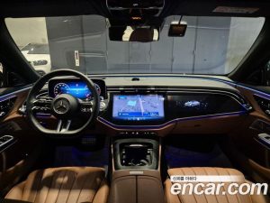 Mercedes-Benz E-Class E300 4MATIC AMG Line 2025 года из Южной Кореи