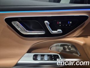 Mercedes-Benz E-Class E300 4MATIC AMG Line 2025 года из Южной Кореи