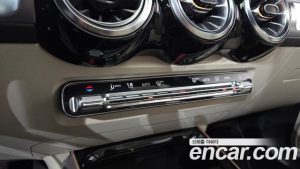 Mercedes-Benz GLB-Class GLB200 d 2023 года из Южной Кореи