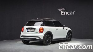 Mini Cooper CLASSIC Plus 2024 года из Южной Кореи