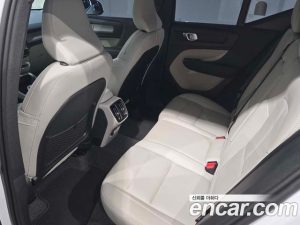 Volvo XC40 B4 Ultra Bright 2025 года из Южной Кореи