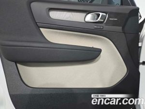 Volvo XC40 B4 Ultra Bright 2025 года из Южной Кореи