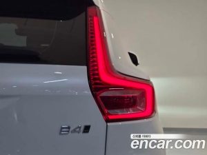 Volvo XC40 B4 Ultra Bright 2025 года из Южной Кореи