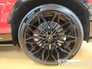 Lamborghini Urus 4.0 V8 SE 2025 года из Южной Кореи